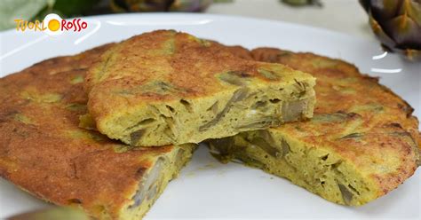 Frittata di carciofi al forno servita in una pirofila individuale