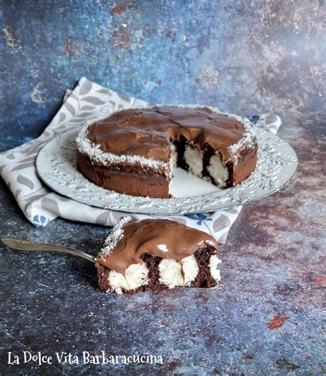 Impatto della torta con cacao e cocco