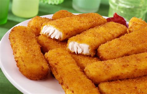 Bastoncini di pesce dorati e croccanti