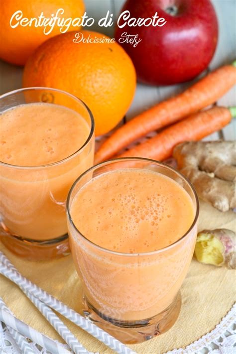 Vaso di centrifugato di carota e arancia