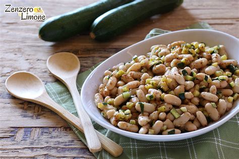 Zucchine fresche e fagioli cannellini in un cesto