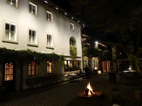 Interno del ristorante La Subida con camino acceso