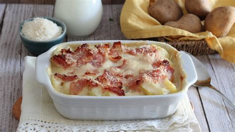 Patate gratin in una pirofila