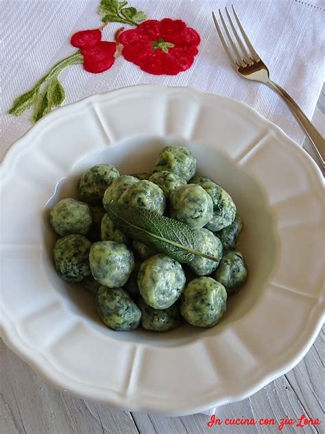 Gnocchi ricotta e spinaci pronti per essere cotti
