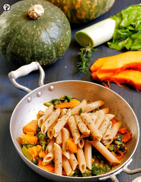 piatto di pasta con zucca e bietole
