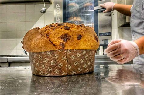 Un panettone Mascolo appena sfornato