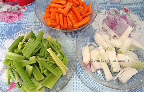 Verdure tagliate a cubetti per soffritto