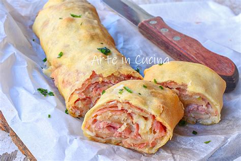 Rotolo di pizza con prosciutto e formaggio