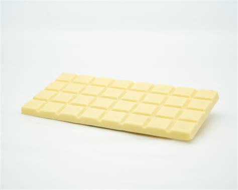 Tavoletta di cioccolato bianco spezzettata