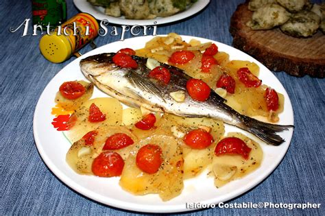 Pirofila con patate, pomodorini e orata