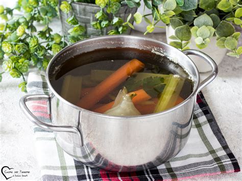 Brodo vegetale fatto in casa