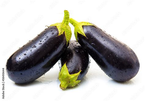 Melanzane fresche in un cesto