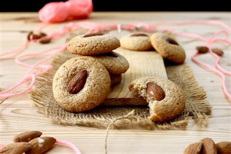 Vassoio di biscotti alle mandorle