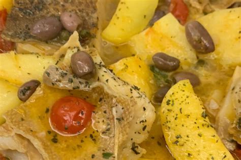 Ingredienti per lo stoccafisso: pomodori, funghi, capperi, olive