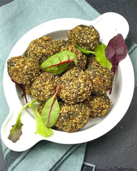 Ingredienti freschi per polpette vegane