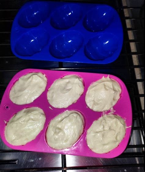 Stampini per tortini con impasto pronto per la cottura