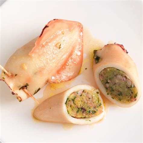 Ingredienti per un ripieno di calamari: ceci, erbe aromatiche, pangrattato