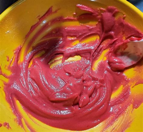 Ghiaccia reale colorata di rosso