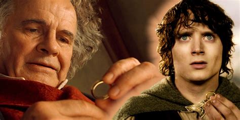 Bilbo che dona Pungolo a Frodo