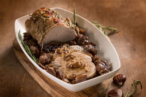 Fette di maiale con castagne e erbe aromatiche