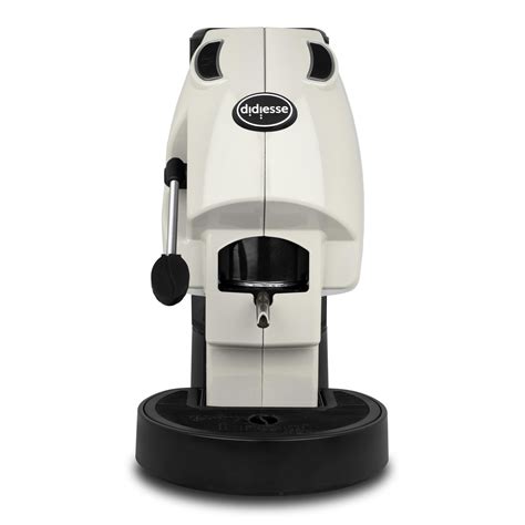 Macchina da caffè a cialde in funzione