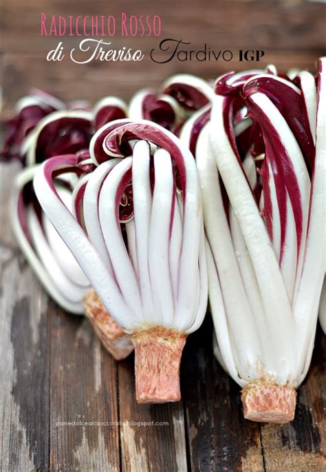Primo piano di radicchio rosso tardivo