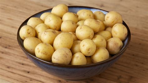 Patate novelle appena raccolte