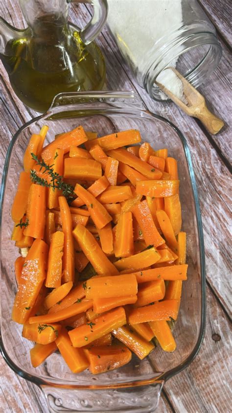 Carote condite con olio e prezzemolo