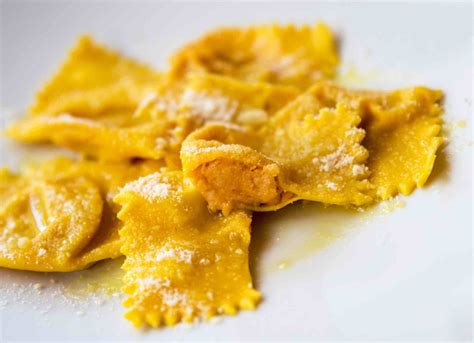 Ingredienti freschi per ripieno di ravioli