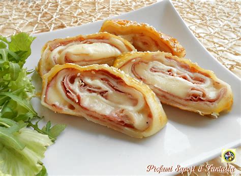 Rotolo di pasta sfoglia con prosciutto e formaggio