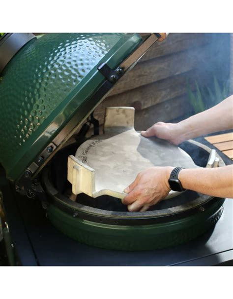 Big Green Egg con convEGGtor e griglia