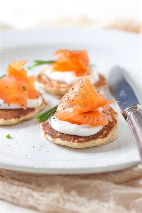 blinis con salmone affumicato e panna acida