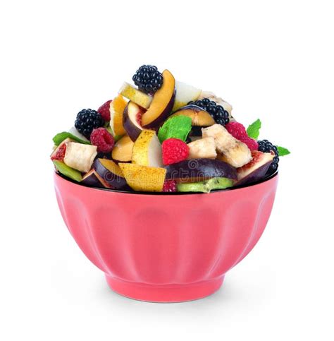 Immagine di una ciotola di frutti di bosco misti con noci e semi.