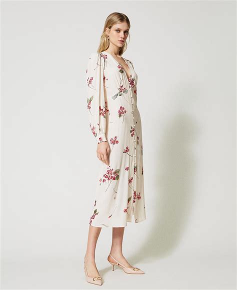 Modello di abito elegante in tessuto crêpe