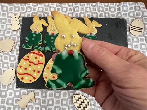 Set di taglia biscotti a forma di coniglietti, uova e colombe