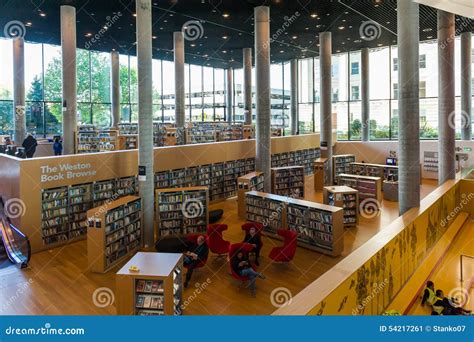 Interno di una biblioteca specializzata