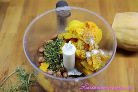 Mixer con zucca, olio e succo d'arancia