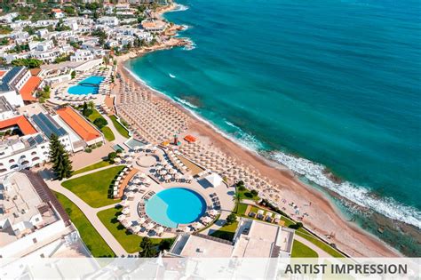Vista aerea del Creta Maris Beach Resort con piscine e spiaggia