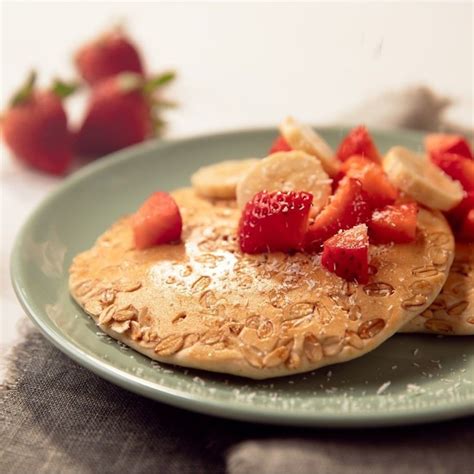 Pancake con olio di cocco e frutta fresca