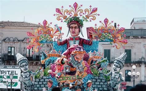 Carro allegorico di Carnevale in Sicilia