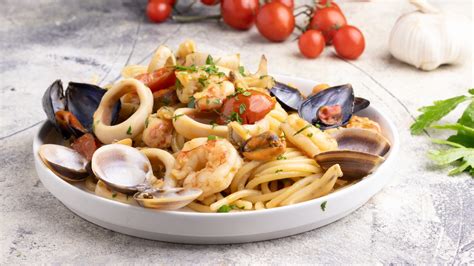 Piatto di spaghetti con frutti di mare