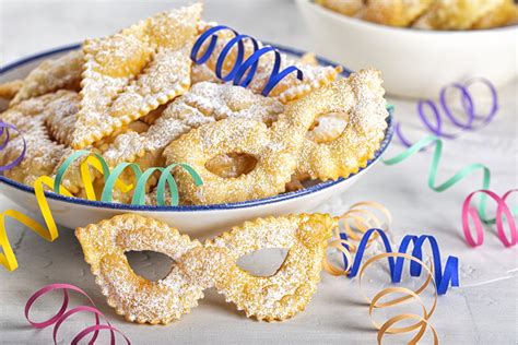 Maschere di Carnevale e dolci siciliani