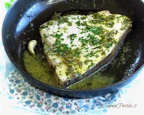 Pesce spada e funghi cotti in padella