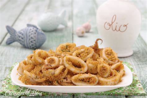 Padella con calamari che rosolano