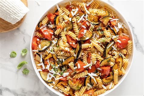 Ingredienti freschi per pasta fredda