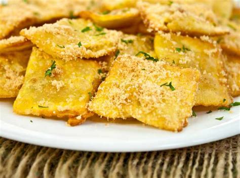 Ravioli fritti dorati e croccanti