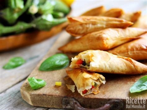 Triangolini di verdure croccanti con pasta fillo