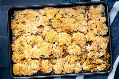 Teglia di cavolfiore al forno con panatura dorata