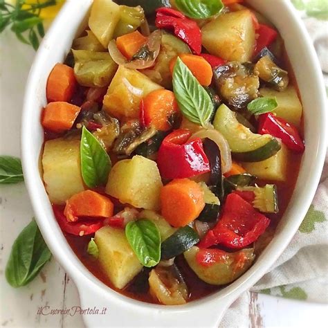 padella con verdure stufate e condimento aromatico