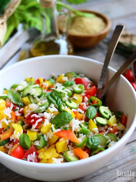 insalata colorata con verdure crude miste